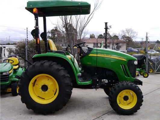 John Deere 4720 Cab Tractor